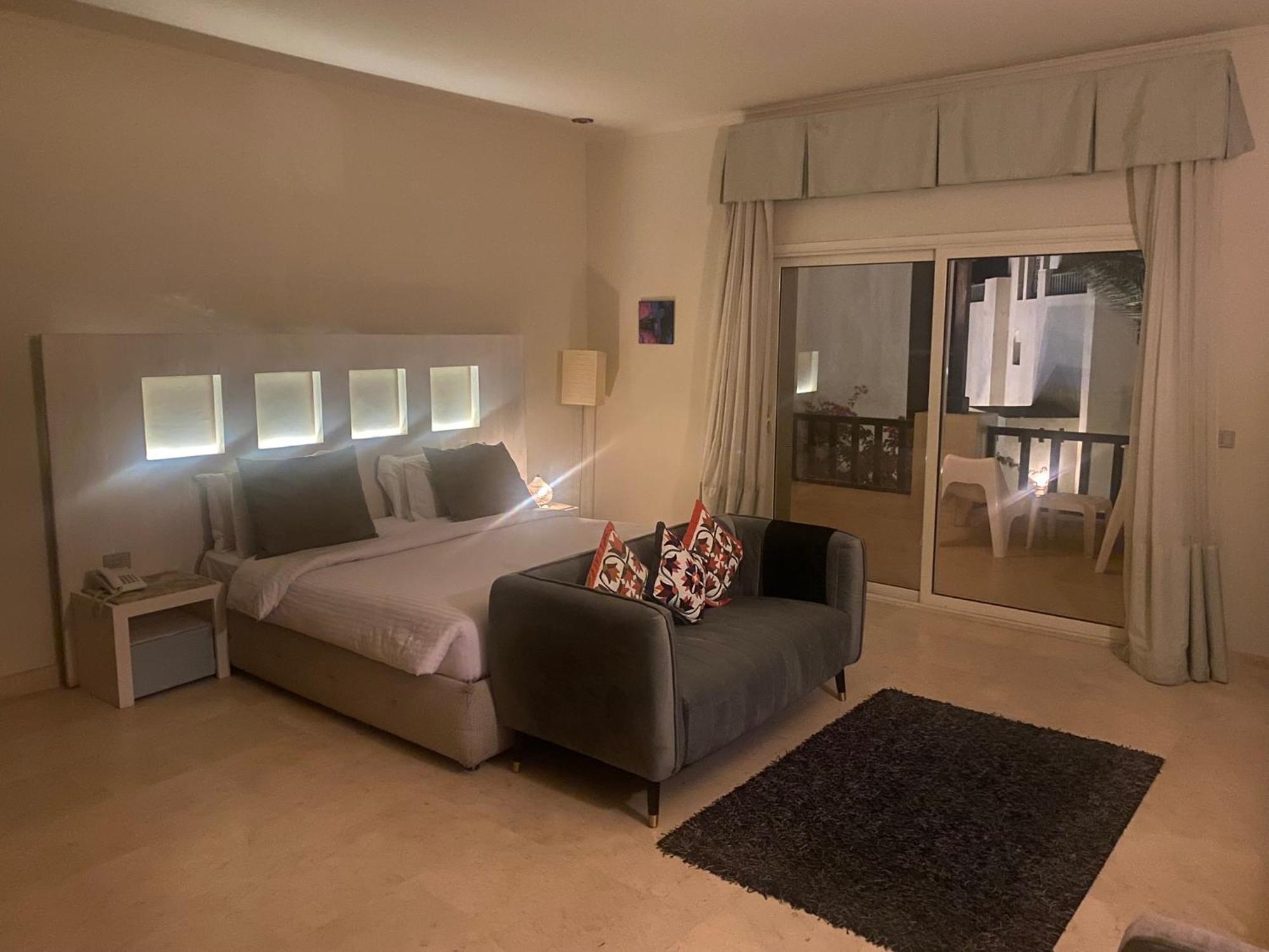 Cozy In Azzurra Sahl Hasheesh *